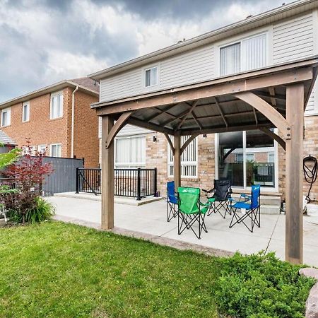 Garden 2 Bedroom Apt - Free Parking Wifi Laundry Workstation Brampton Esterno foto