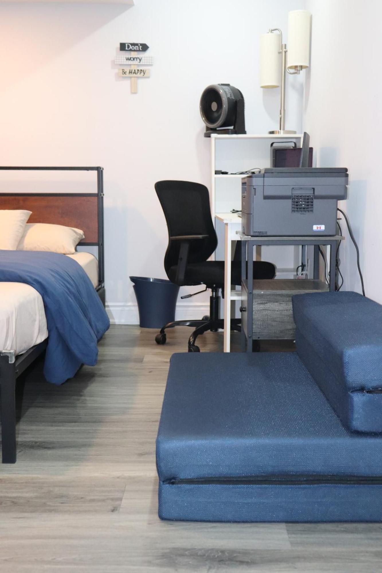 Garden 2 Bedroom Apt - Free Parking Wifi Laundry Workstation Brampton Esterno foto