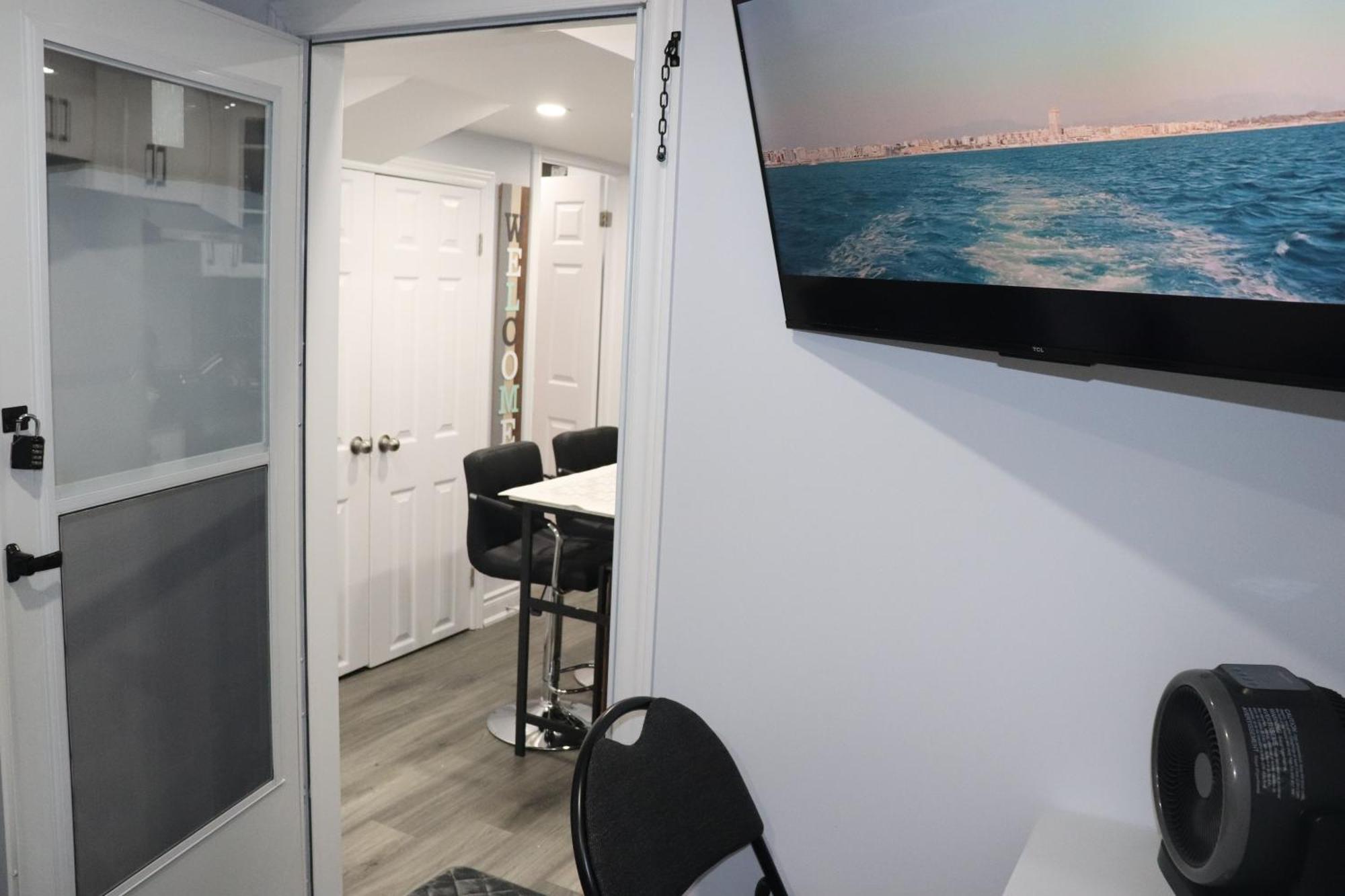 Garden 2 Bedroom Apt - Free Parking Wifi Laundry Workstation Brampton Esterno foto