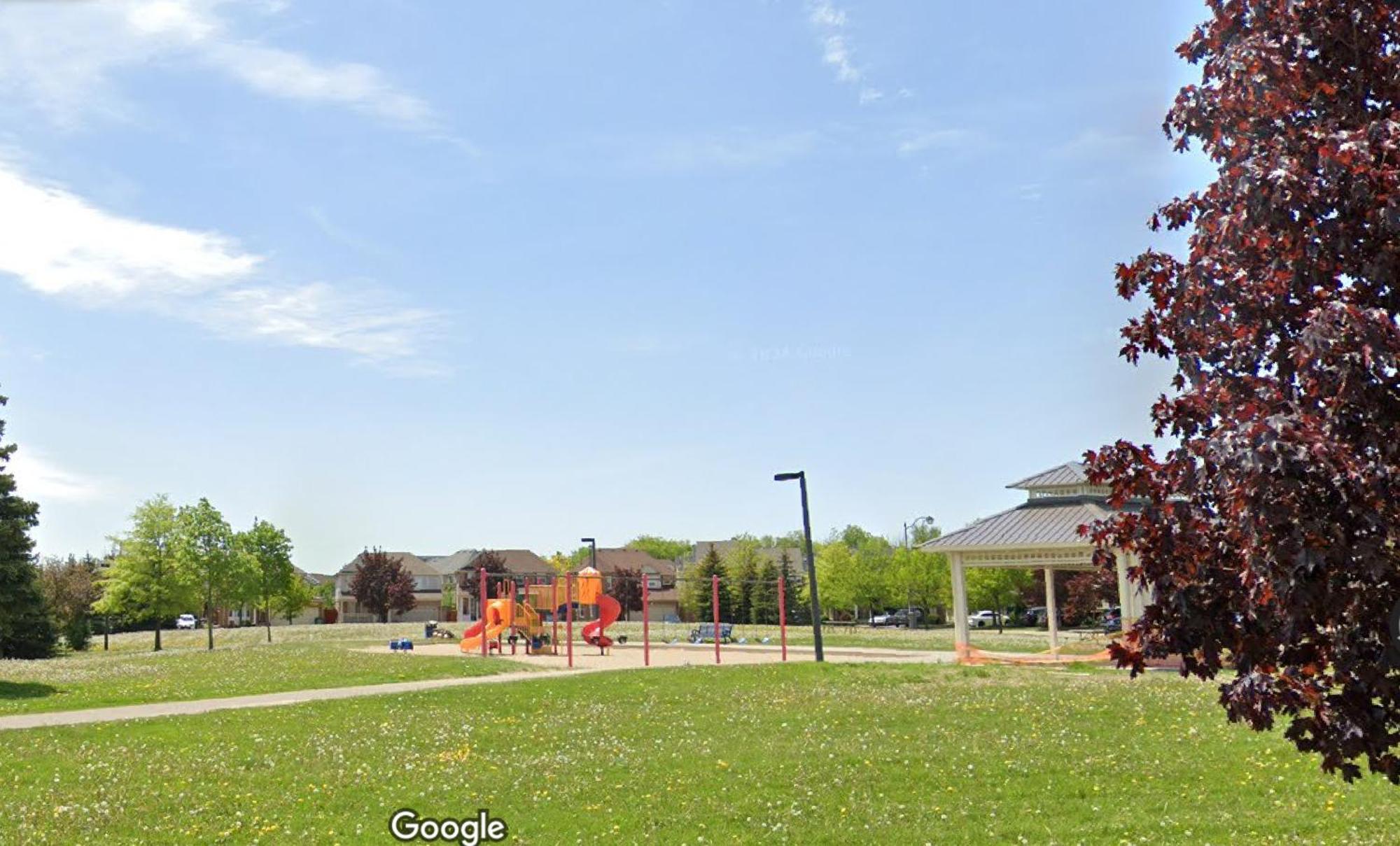 Garden 2 Bedroom Apt - Free Parking Wifi Laundry Workstation Brampton Esterno foto